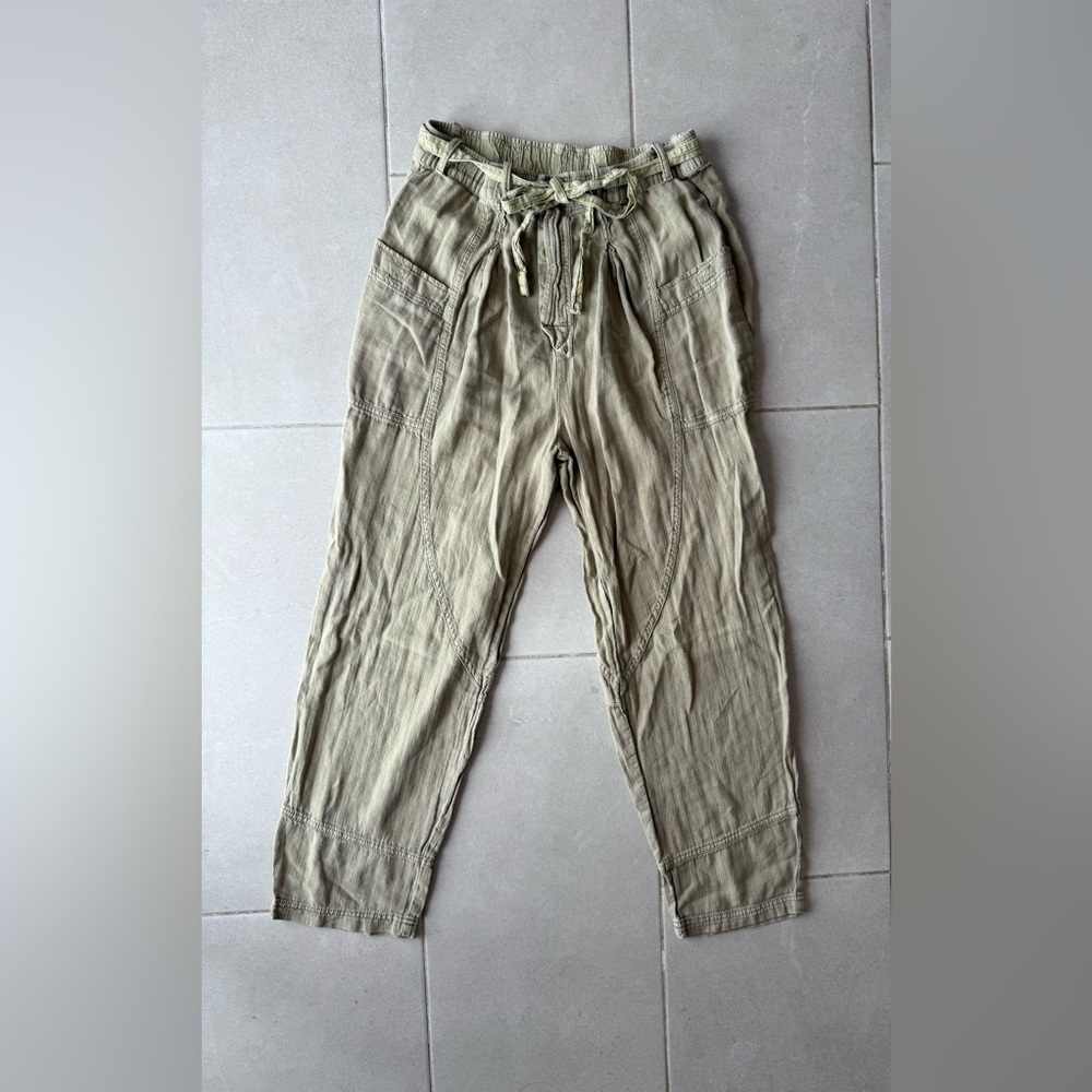 Free People light green baggy linen drawstring pull on pants. Size Small
